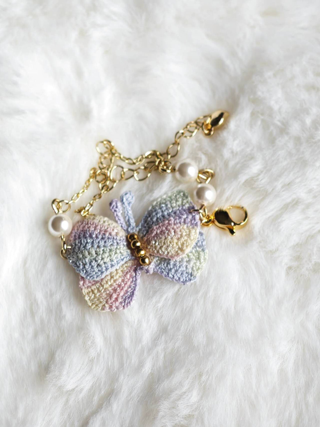 Handmade bracelet with butterfly in micro-crochet