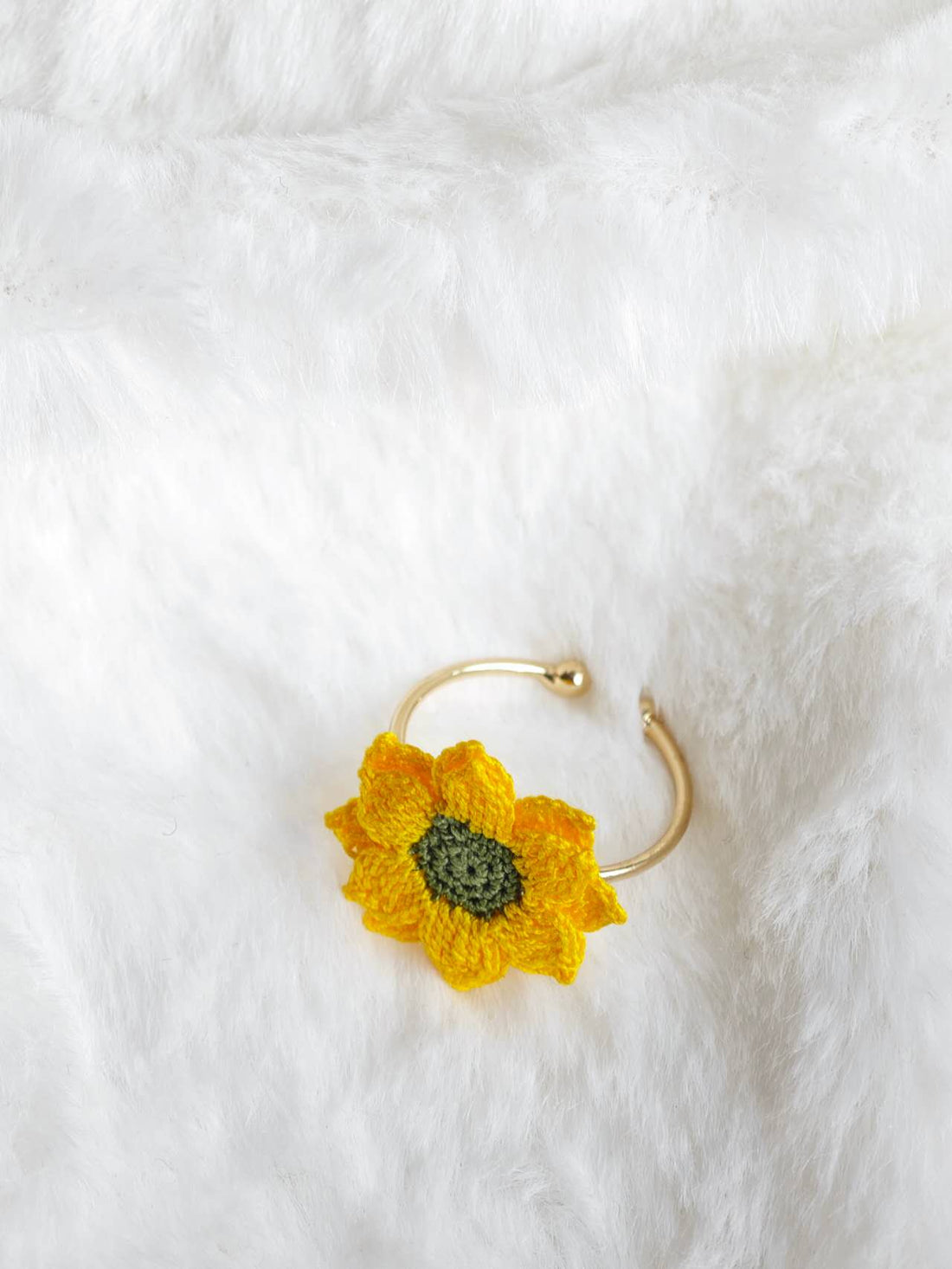 Anillo de girasol hecho a mano