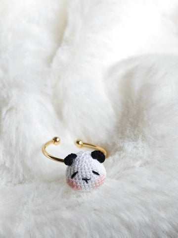 Anillo de panda hecho a mano